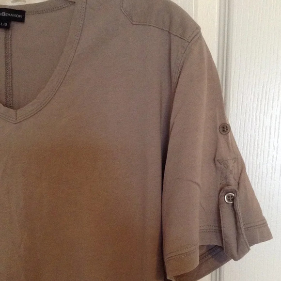 Urban Behavior Men's Size L Short Sleeve V-Neck T-Shirt Brown Causal - Picture 2 of 6